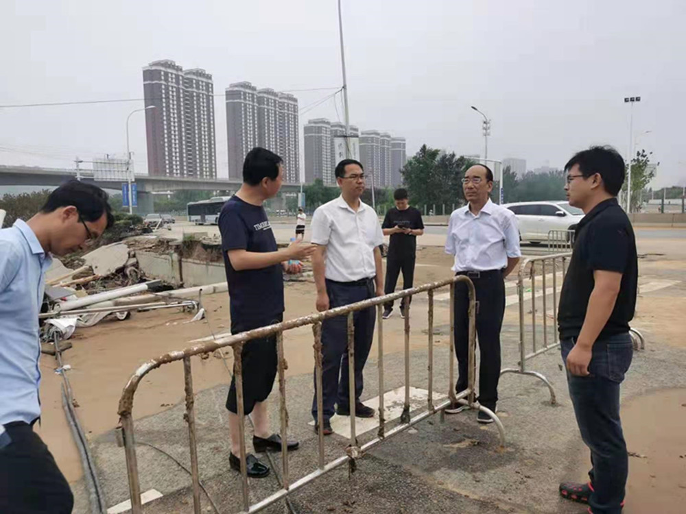 集團(tuán)公司黨委書記、董事長、總經(jīng)理秦廣遠(yuǎn)赴市政項(xiàng)目檢查指導(dǎo)災(zāi)后恢復(fù)重建工作