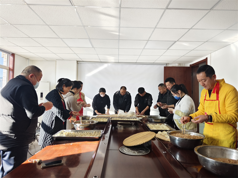 鄭州建投通訊管線有限公司開展“包餃子、迎冬至”活動(dòng)