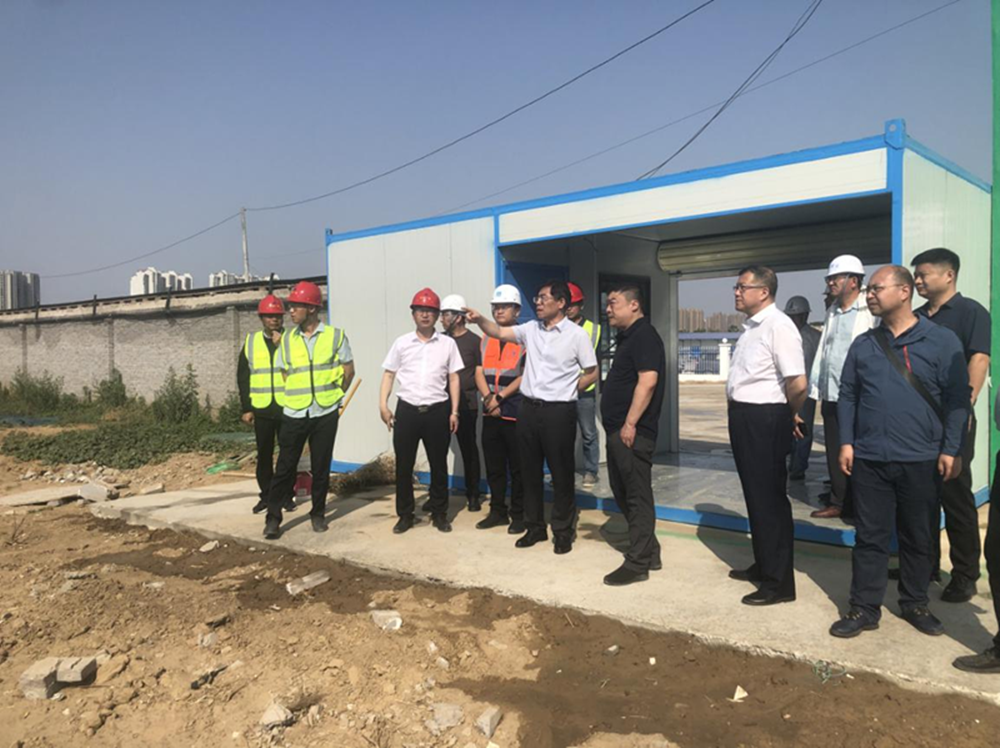 鄭州市建設(shè)投資集團(tuán)有限公司黨委書記、董事長汪洋到侯寨新鎮(zhèn)區(qū)安置區(qū)調(diào)研項(xiàng)目建設(shè)工作