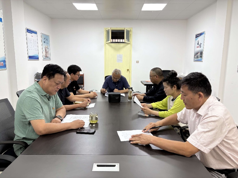 赫喆黨支部組織召開“學(xué)習(xí)領(lǐng)會(huì)和貫徹執(zhí)行中央八項(xiàng)規(guī)定及其實(shí)施細(xì)則精神”主題黨課